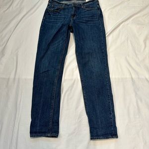 old navy boyfriend jeans Sz 28-28 Color Dark Blue ￼